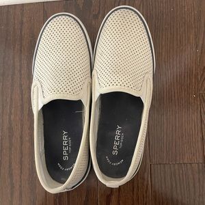 Sperry white shoes